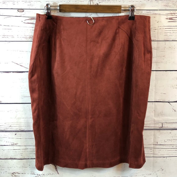 NEIMAN MARCUS Plus Size Faux Suede Skirt, NWT - Picture 3 of 6